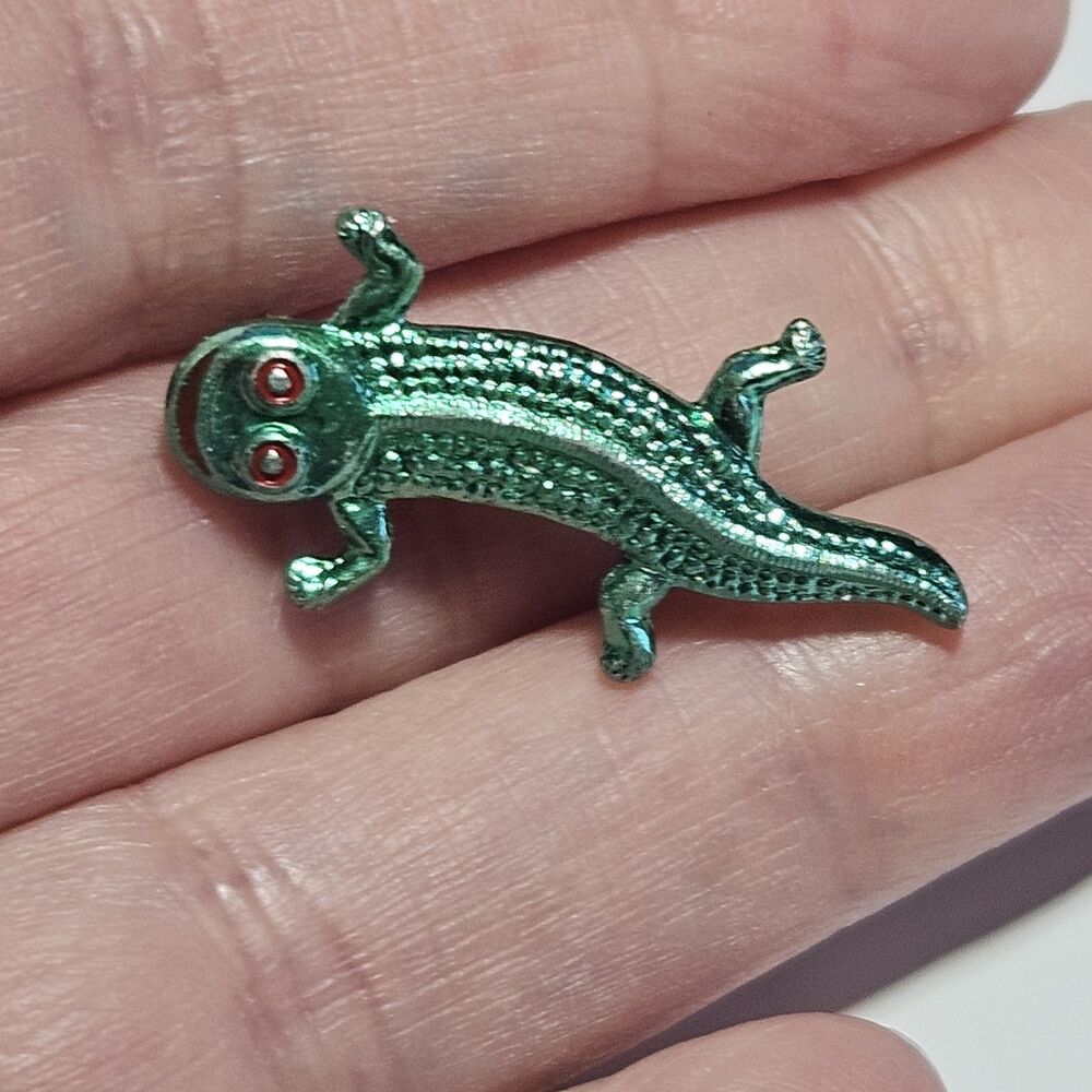 Vintage Tiny Lightweight Metal Lizard or Gecco Pin Hong Kong 1-1/16" Long